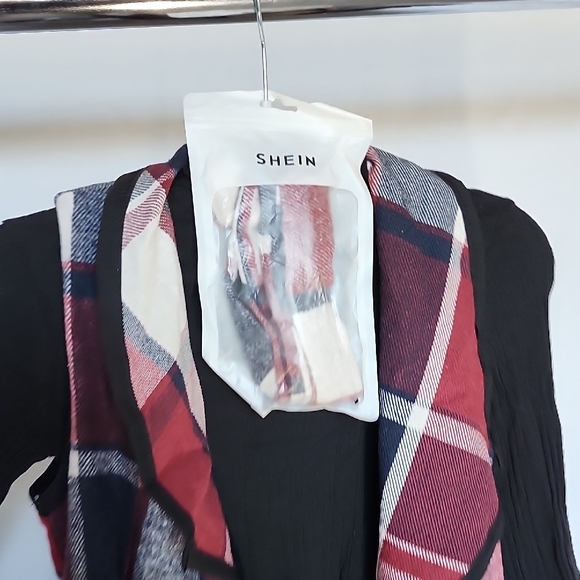 SHEIN Red and Black Checkered Cardigan Set - Picture 5 of 8